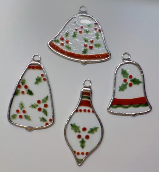 Set of 4 Victorian style Ornaments - Holly